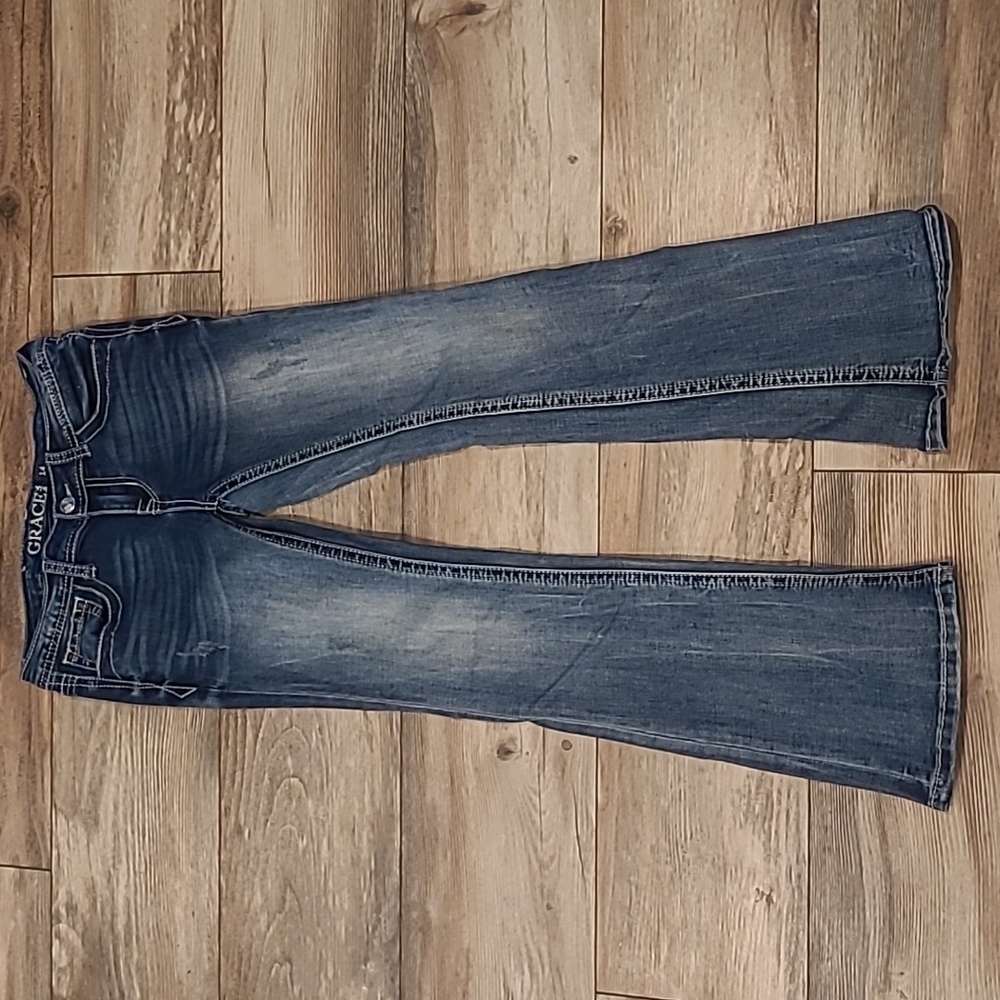 girls grace in LA jeans